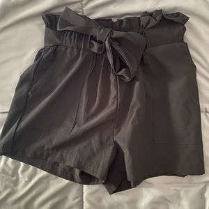 Women’s paper bag short